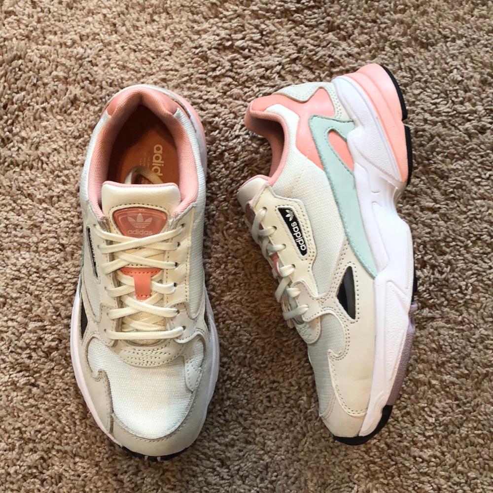 Adidas falcon